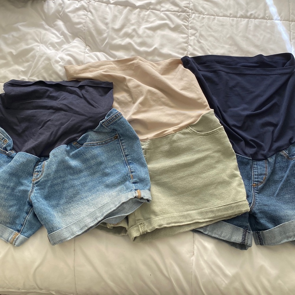 Maternity full panel shorts